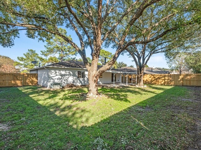 Building Photo - 5425 Yale Dr