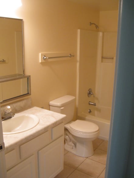 Building Photo - 2000-2002 S Black Ave