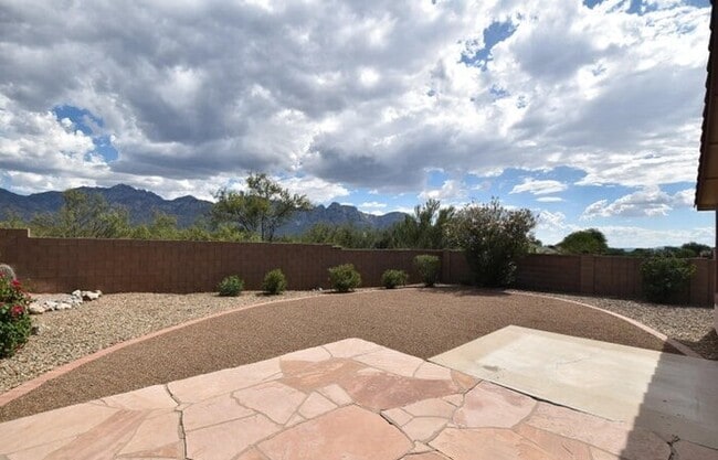 Building Photo - 3 Bedroom, 2 Bathroom Home with Amazing Views