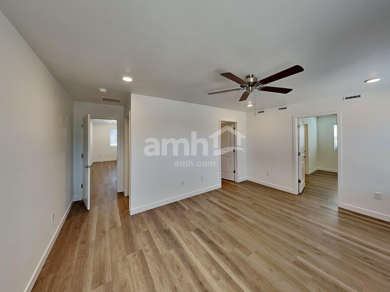 Building Photo - 6544 E Paseo Alga