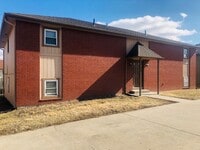 Building Photo - Convenient Location