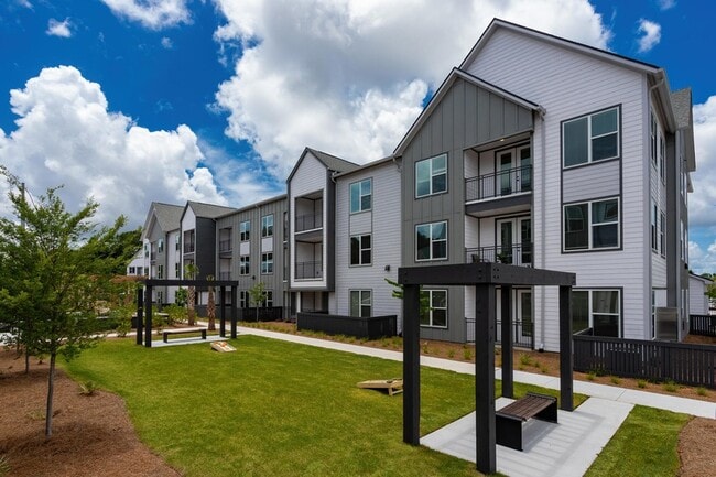 Building Photo - 2403 Mall Dr