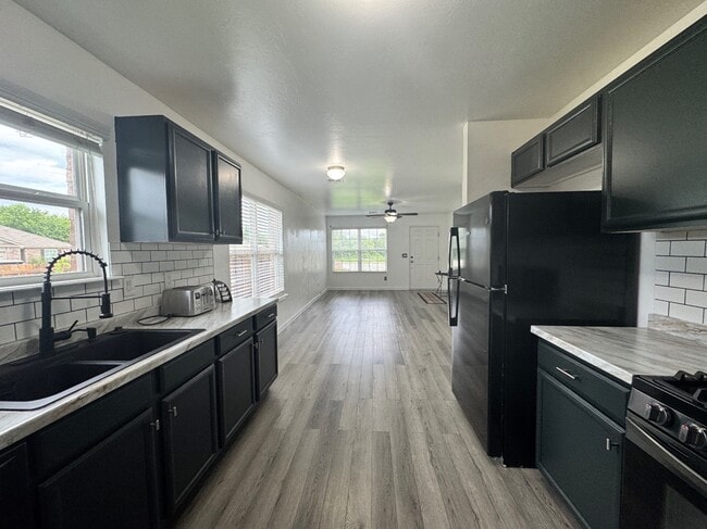 Building Photo - 1795 Bliss Cir