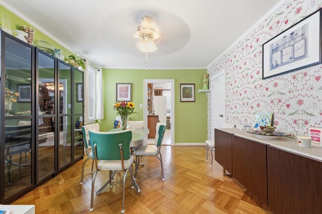 Building Photo - Fully Furnished Family Home in Glendale, NY