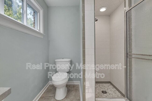 Building Photo - 7421 Dell Dr