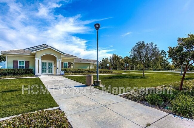Building Photo - 315 Silk Tree