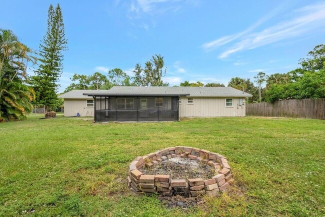 Building Photo - 9312 Pinion Dr