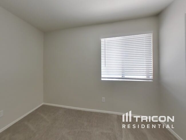 Building Photo - 3426 W Wayland Dr