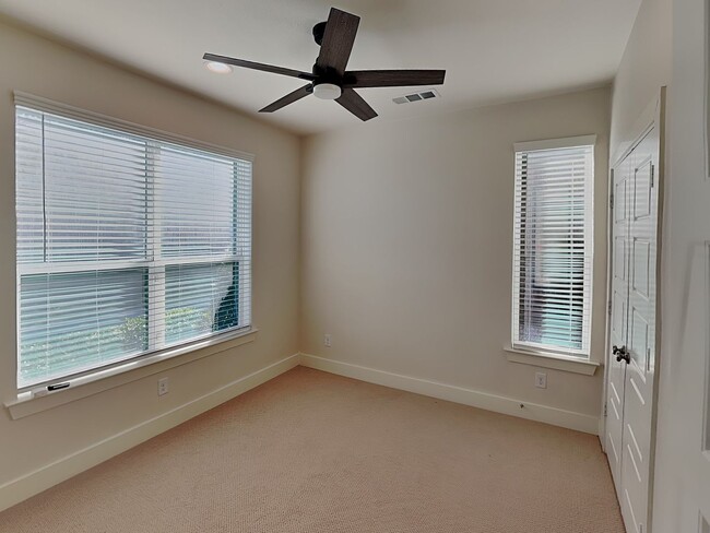 Building Photo - Fabulous 3-Story Townhouse in Frisco Heigh...