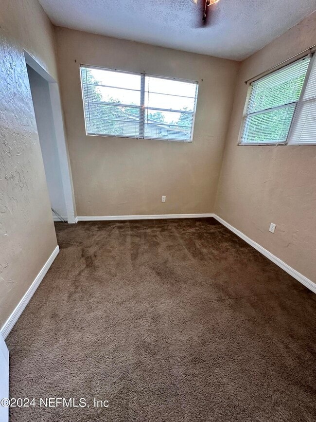 Building Photo - 555 Nightingale St