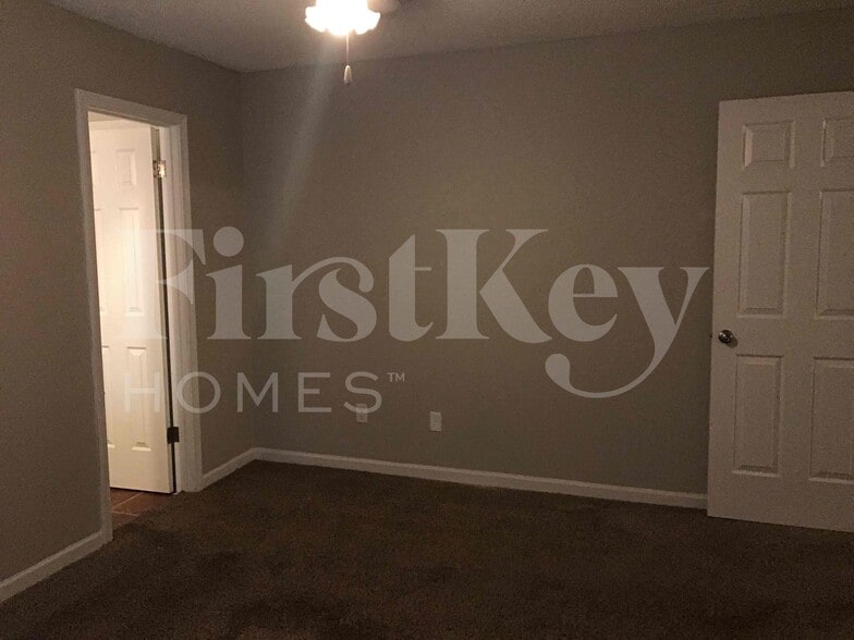 Building Photo - 6418 S Fawn Hollow Cir