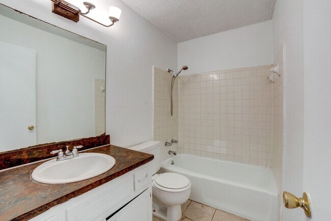 Building Photo - 4 Bed | 2 Bath | Broken Arrow | October