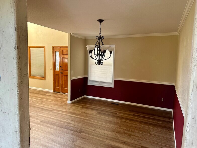 Dining Room - 9402 Oakbrush Way