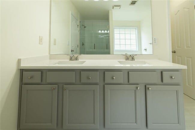 Building Photo - 2070 Cabela Dr