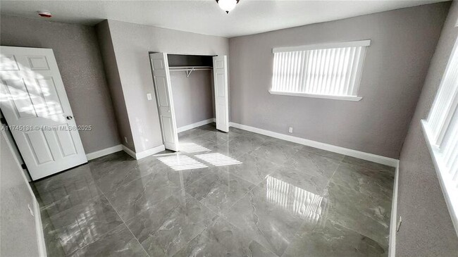 Building Photo - 416 S 28th Ave
