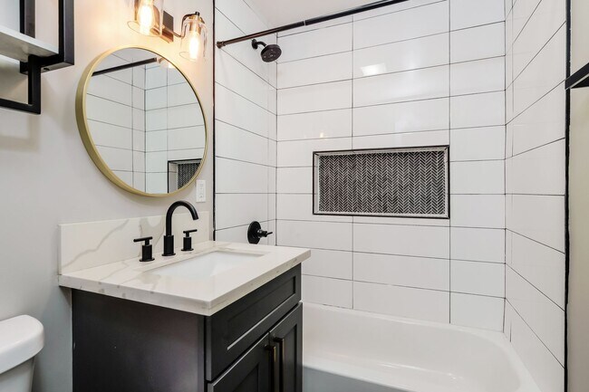 Building Photo - Stunning Home in Oceanside