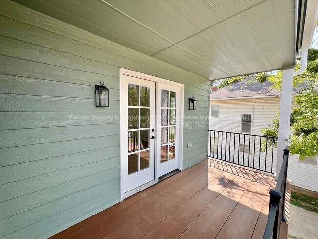 Building Photo - 216 E Hurd St