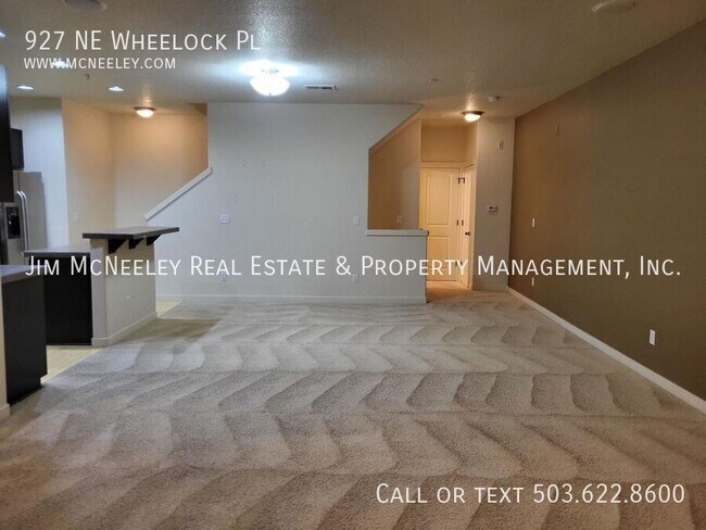 Building Photo - 927 NE Wheelock Pl