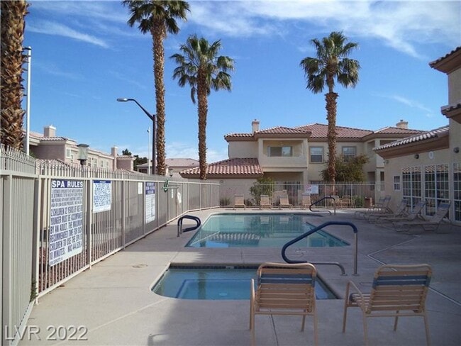Building Photo - BEAUTIFUL FIRST FLOOR CONDO IN GATED COMMU...