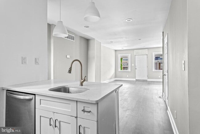 Building Photo - 5427 Ridgewood St