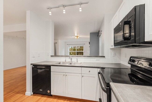 Building Photo - 23420 SE Black Nugget Rd