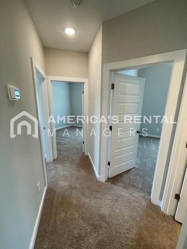 Building Photo - Available Now!! PRICE REDUCTION*** SIGN A ...