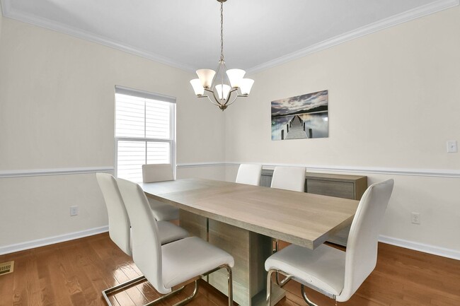 Building Photo - Spacious 3 Bedroom Home with Loft, Elegant...