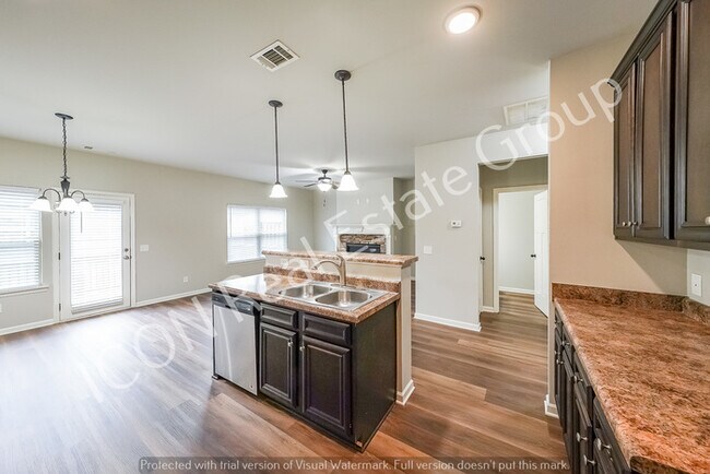 Building Photo - 3/3 Townhome with 2 car garage