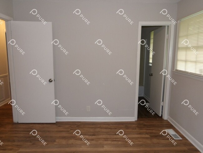 Building Photo - 3021 Deerfield!!