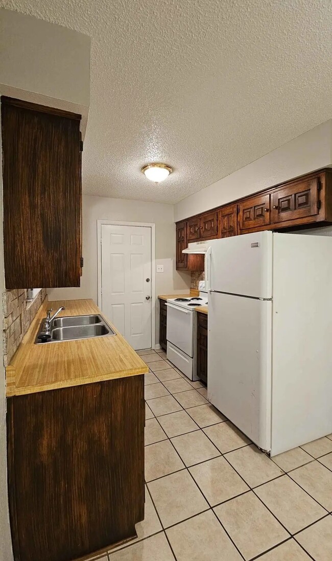 Building Photo - 140 Gerald St