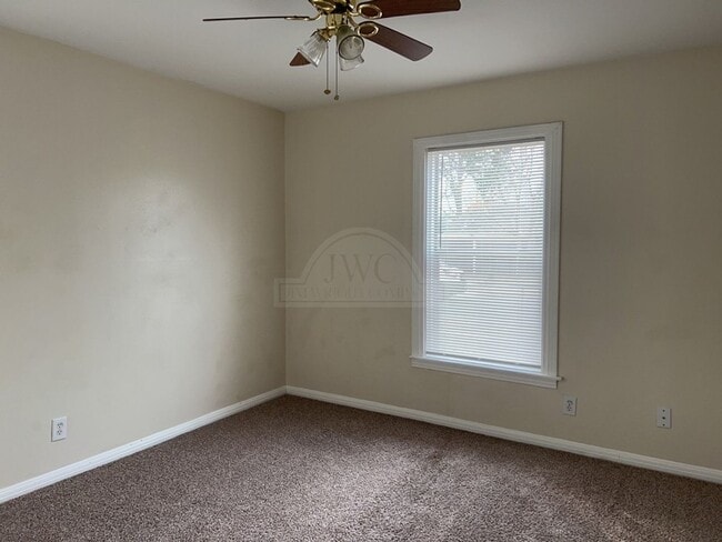 Building Photo - 1807 Poage Ave