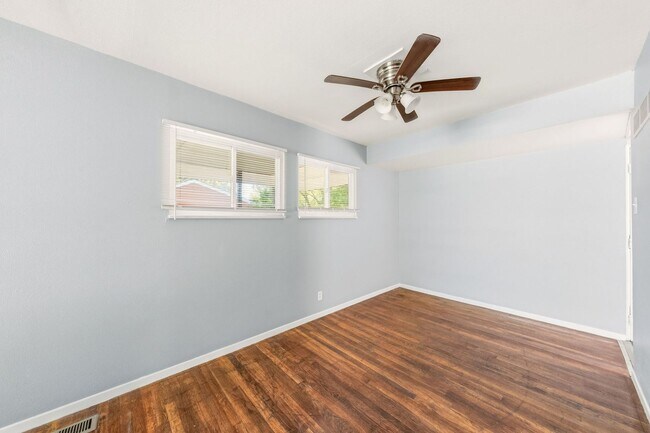 Building Photo - 10700 Spring Garden Dr
