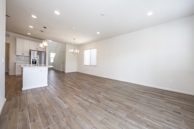 Building Photo - 7867 S Walnutview Dr