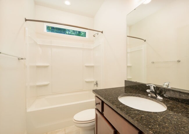 Building Photo - Modern Living in the Heart of Summerville!