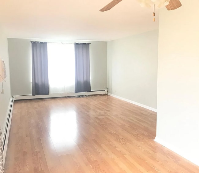 Building Photo - 1475 Rebecca Dr