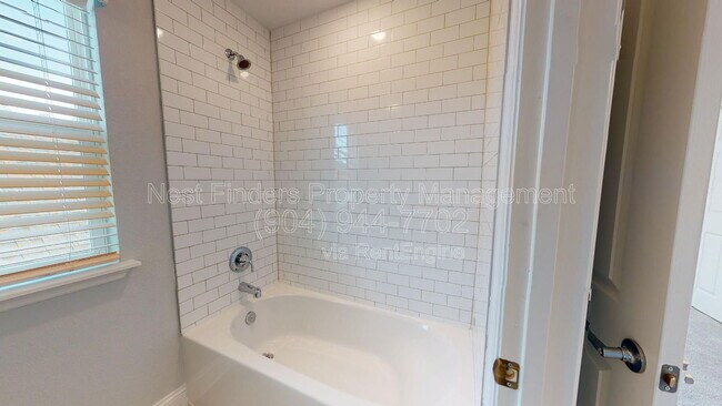 Building Photo - 307 Killarney Ave