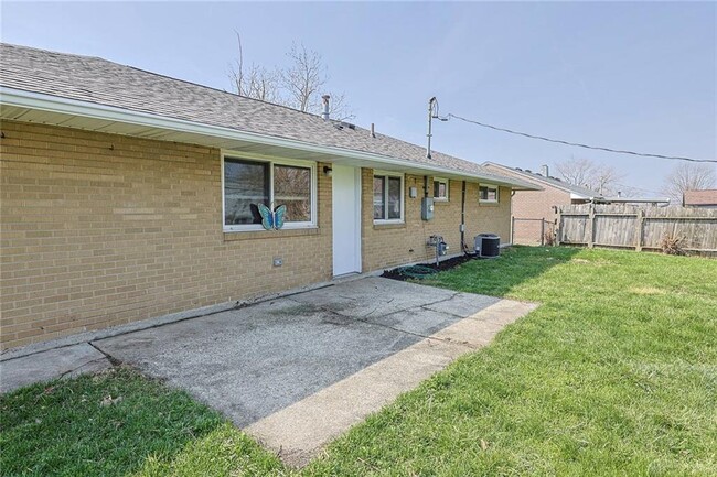 Building Photo - 5595 Shady Oak St