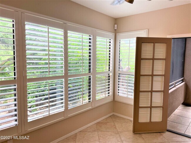 Building Photo - 6655 N Canyon Crest Dr