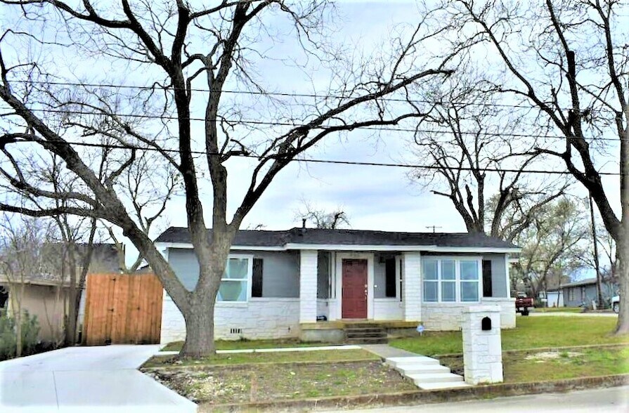 Building Photo - 730 S Mesquite Ave