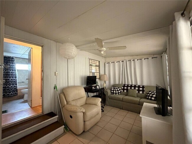 Building Photo - 4108 10th St Ct E