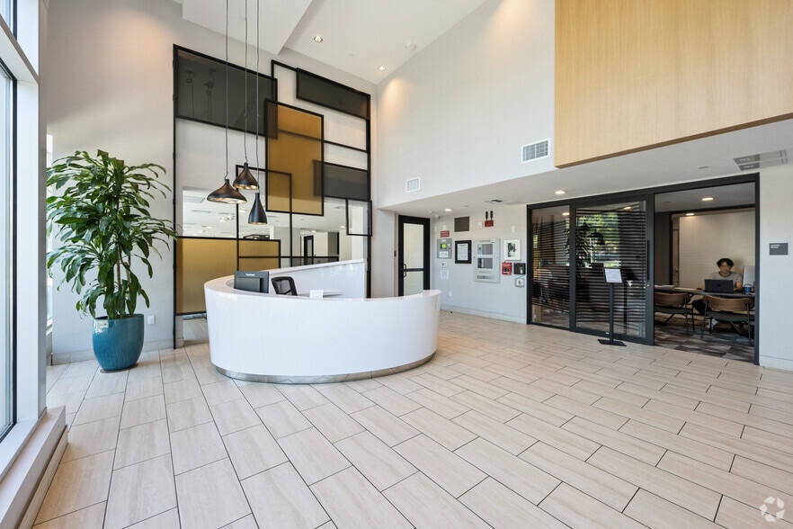 Lobby Photo - NEXEN