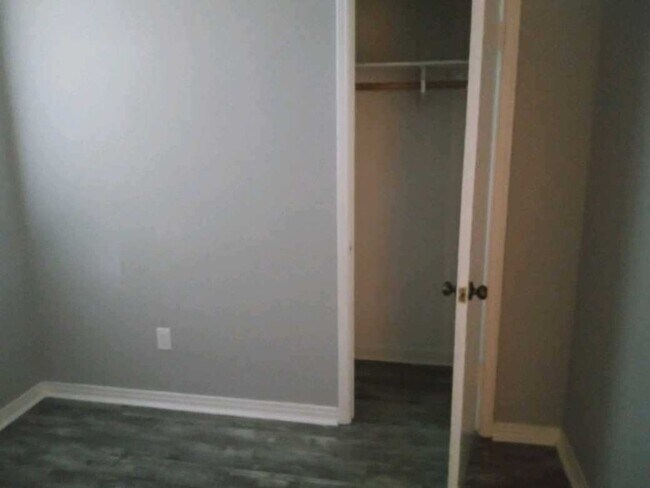 Building Photo - Three Bedroom One Bath - Southside Lakeland