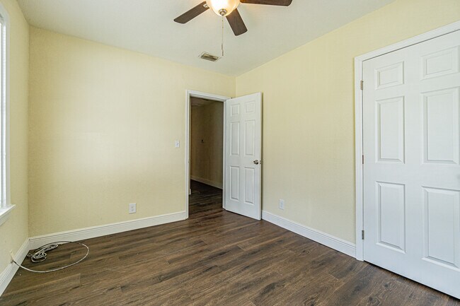 Building Photo - 505 E Virginia Ave