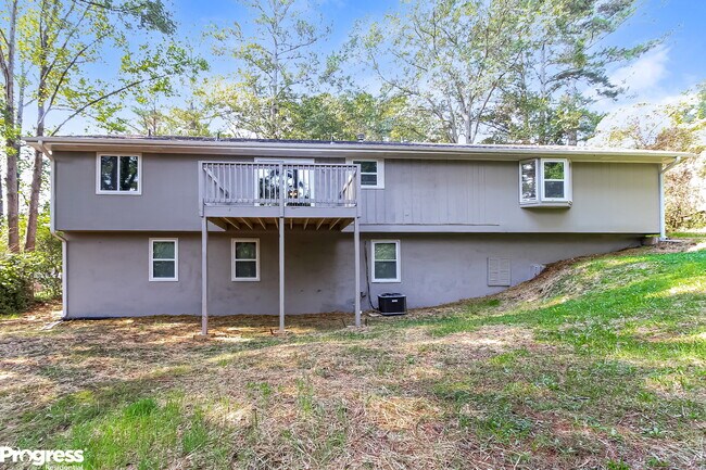 Building Photo - 632 Country Club Dr