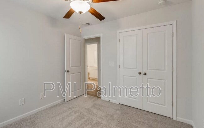 Building Photo - 700 Pink Rose Ln