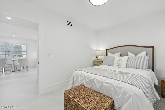 Building Photo - 3070 Gulf Shore Blvd N