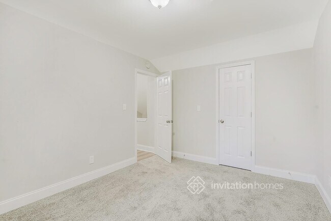 Building Photo - 5484 Pine Dr SW