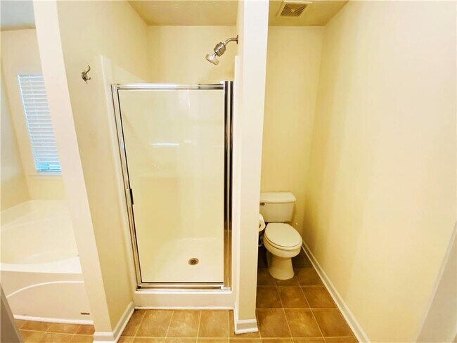 Building Photo - 5528 Silver Springs Dr