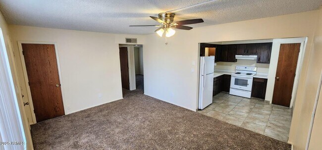 Building Photo - 415 E Frost Cir