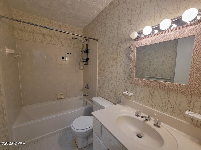 Building Photo - 3727 Greentree Pl